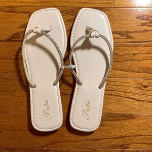Putu Sz 40 (9-9.5) women's rhinestone dressy thong sandals w/square open toe.